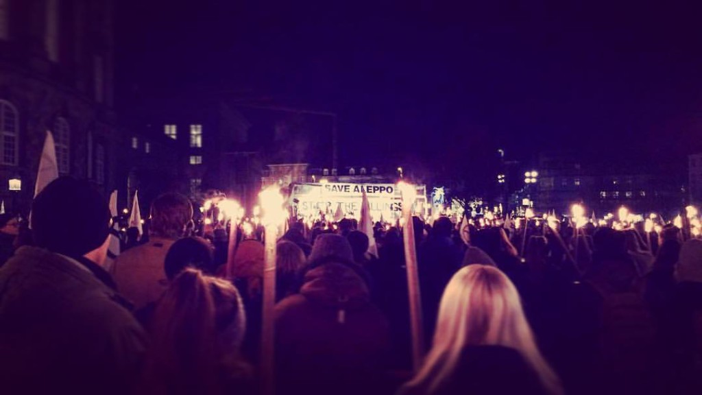 Fra fakkeltoget for Aleppo i København.